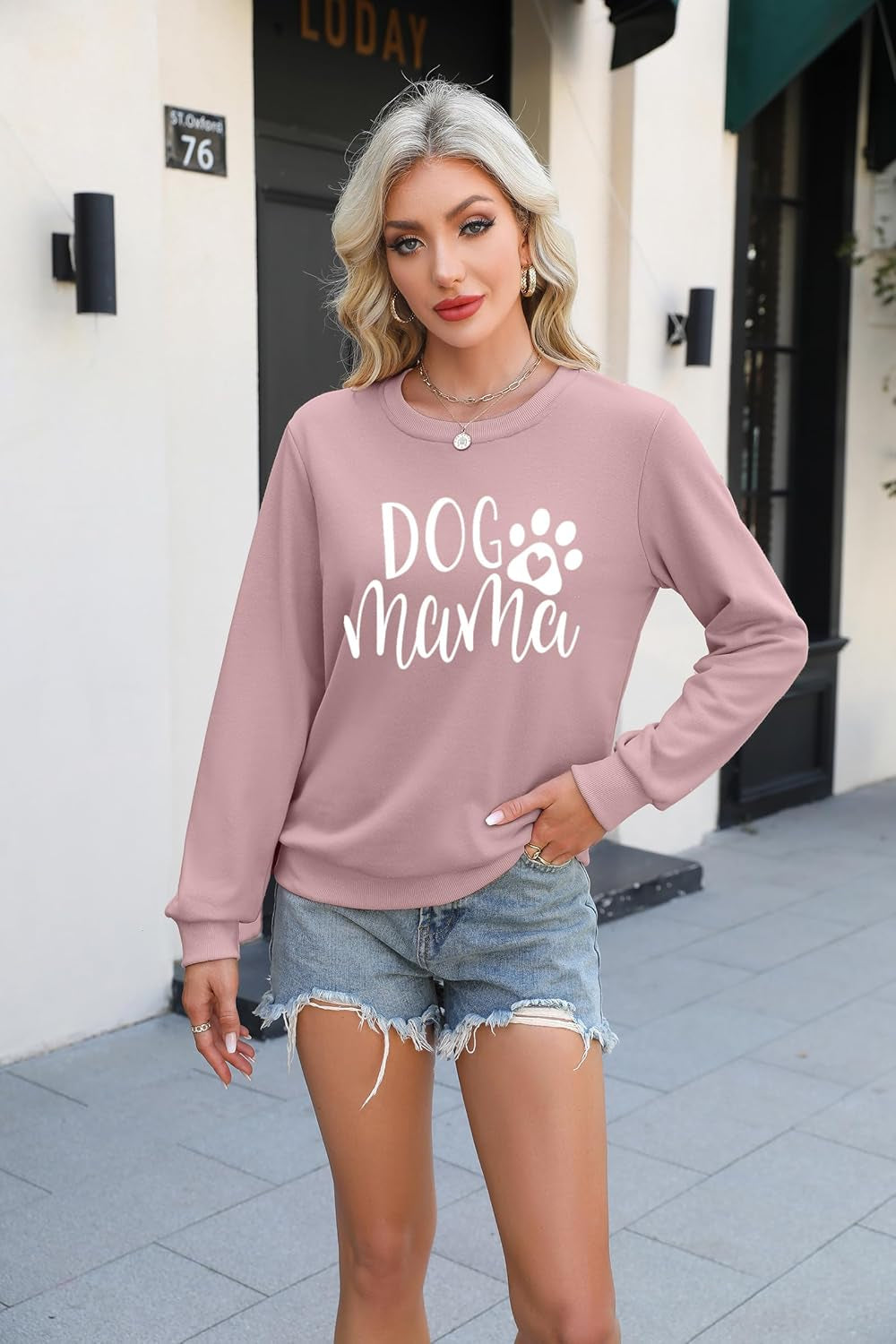 Dog Mom Sweatshirt Women Dog Mama Graphic Shirt Cute Dog Paw Shirts Dog Lover Pullover Casual Long Sleeve Tee Tops